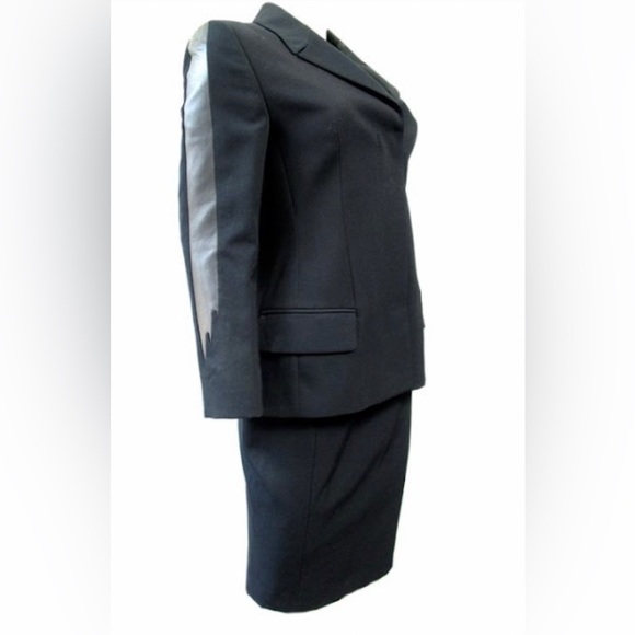 Gianni Versace wool suit with cashmere bolts on sleeves. Smoke free home.